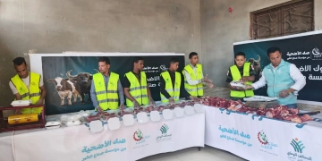 "صناع الخير" تواصل توزيع لحوم الأضاحي على الأسر الأولى بالرعاية بالمحافظات 1 - جريدة المساء