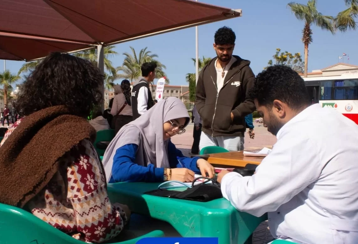 الاتحاد المصري بصيدلة "حورس" (HUE-EPSF) يقود حملة للتبرع بالدم 19 - جريدة المساء
