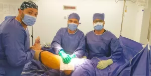 جراحة دقيقة لاستبدال مفصل ركبة لمريضة مسنه بالقنطرة شرق 17 - جريدة المساء