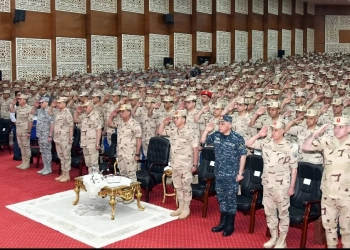 وزير الدفاع والإنتاج الحربى يلتقى عدداً من مقاتلى المنطقة الغربية العسكرية 19 - جريدة المساء