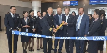 استقبال تاريخي لأول رحلة مباشرة من القاهرة إلى الساحل الغربى الأمريكى 1 - جريدة المساء
