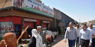 عقب جولته المفاجئة بحى شرق .. محافظ أسوان يجرى حركة تغييرات محلية محدودة لتعزيز الأداء 1 - جريدة المساء