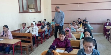 وكيل وزارة تعليم ببني سويف يتابع ختام امتحانات نهاية العام لسنوات النقل 1 - جريدة المساء
