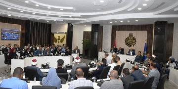 محافظ أسوان يتابع معدلات تنفيذ مشروعات "حياة كريمة" .. ويوجه بسرعة الإنتهاء من المشروعات المتبقية قبل 30 يونيو المقبل 2 - جريدة المساء محافظ أسوان يتابع معدلات تنفيذ مشروعات "حياة كريمة" .. ويوجه بسرعة الإنتهاء من المشروعات المتبقية قبل 30 يونيو المقبل 1 - جريدة المساء