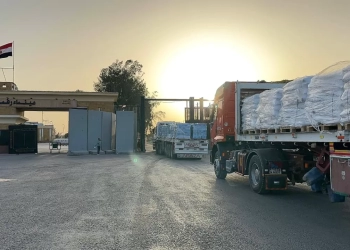الهلال الأحمر يمد غزة بزاد العزة