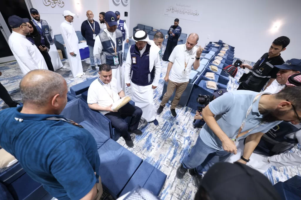 بعثة حج الجمعيات تتفقد المخيمات بمشعري عرفات ومنى 27 - جريدة المساء