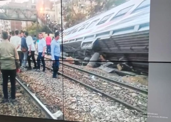محافظ اسوان يتابع حادث إنقلاب عربة بقطار أسوان–القاهرة الروسى وجهود إعادة الحركة لطبيعتها 29 - جريدة المساء
