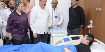 محافظ بورسعيد يتفقد مستشفى التضامن بمجمع الشفاء الطبي للاطمئنان على مستوى الخدمات خلال الأضحى 1 - جريدة المساء