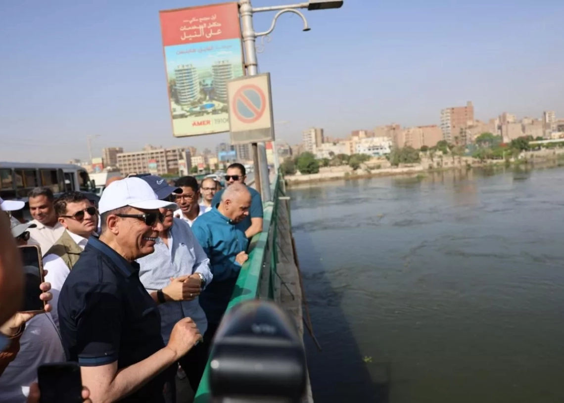 وزير الري ومحافظ المنيا يتفقدان أعمال تطهير النيل وترعة الإبراهيمية وعدداً من المشروعات المائية بالمحافظة 19 - جريدة المساء