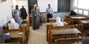 محافظ أسوان يتفقد لجان إمتحانات الشهادة الثانوية الأزهرية للتأكد من إنتظامها وتحقيق الإنضباط الكامل بها 1 - جريدة المساء