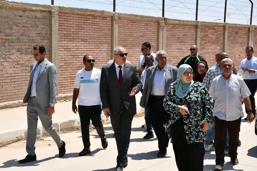بدء المرحلة الثانية لتعلية سور جامعة القناة 19 - جريدة المساء