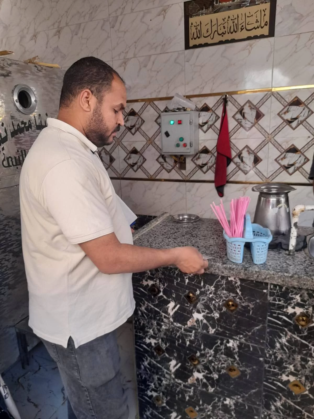ضبط «ثاني أكسيد التيتانيوم» المحظور داخل عصارات قصب في قنا 25 - جريدة المساء