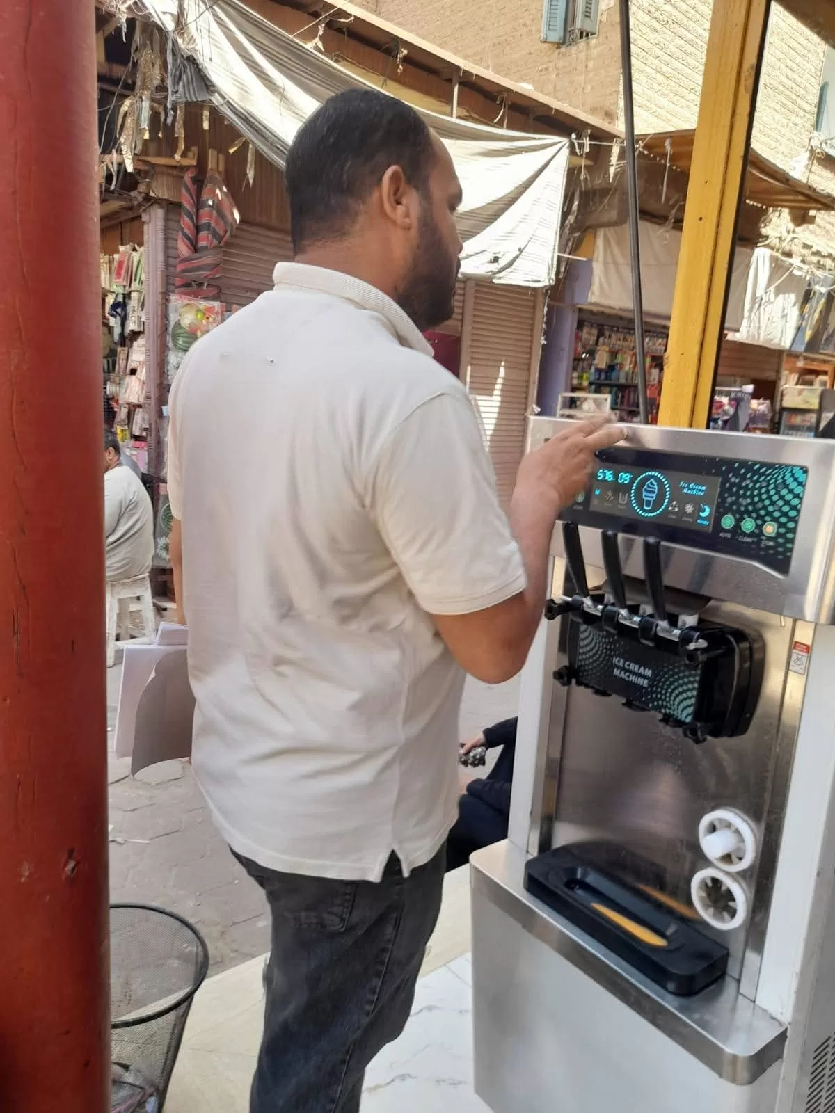 ضبط «ثاني أكسيد التيتانيوم» المحظور داخل عصارات قصب في قنا 45 - جريدة المساء