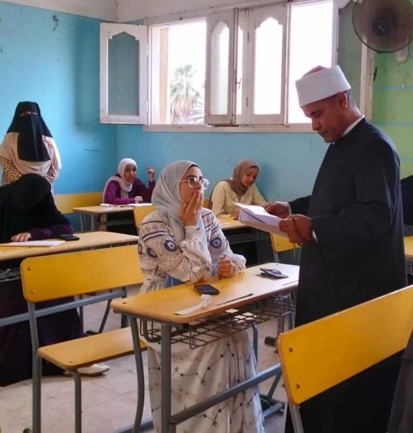 رئيس منطقة المنوفية الأزهرية يتفقد لجان الامتحان بمعهد فتيات شبين الكوم 20 - جريدة المساء