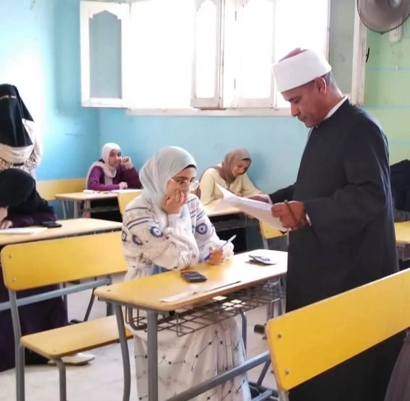 رئيس منطقة المنوفية الأزهرية يتفقد لجان الامتحان بمعهد فتيات شبين الكوم 16 - جريدة المساء