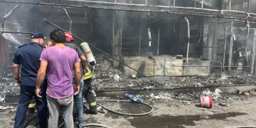 السيطرة على إندلاع حريق بمحل بقالة " سوبر ماركت الأبنودي " بالمدراس في الغردقة.. ولا توجد إصابات 1 - جريدة المساء