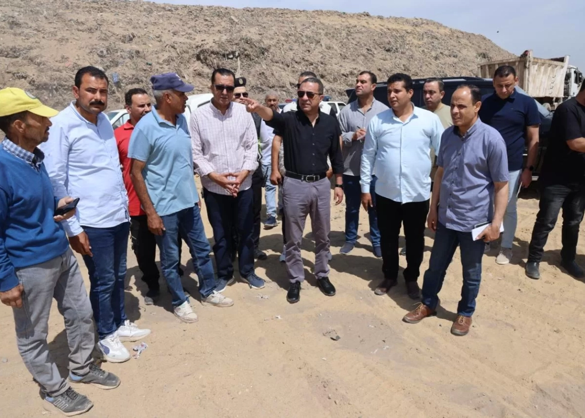 محافظ المنوفية يتفقد المدفن الصحي بكفر داود و يأمر بمساعدات عينية و بونات غذائية للعمال و المشرفين 18 - جريدة المساء