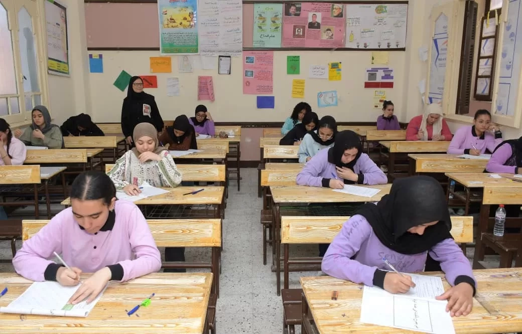 وجه بشوش وكلمة طيبة.. ماذا طلب "أولياء أمور مصر" من مراقبي الثانوية العامة؟ 18 - جريدة المساء