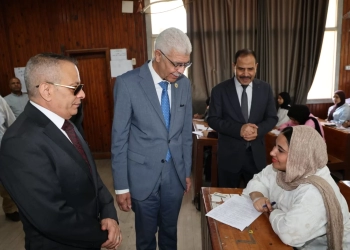 رئيس جامعة المنوفية يتفقد امتحانات "الترم الثاني" بكلية الاقتصاد المنزلي 29 - جريدة المساء