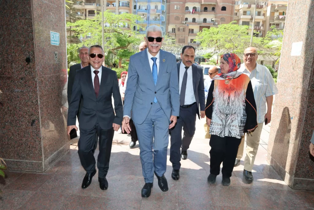 رئيس جامعة المنوفية يتفقد امتحانات "الترم الثاني" بكلية الاقتصاد المنزلي 21 - جريدة المساء