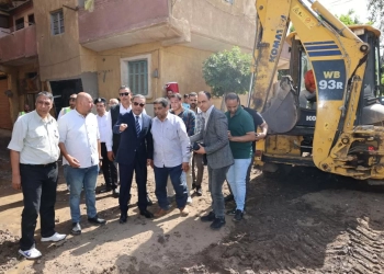 محافظ المنوفية يتفقد موقع انفجار خط مياه "ميت خاقان" و يوجه بتسخير كافة الإمكانيات لإصلاح العطل و عودة الخدمة 25 - جريدة المساء