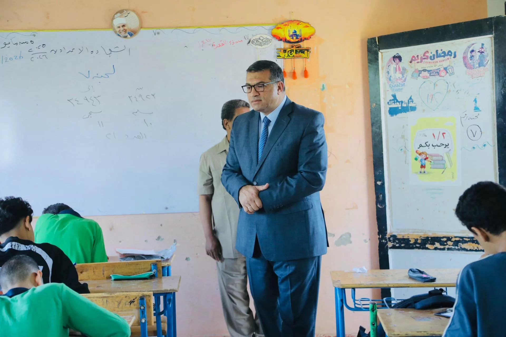 محافظ قنا يتفقد لجان امتحانات الشهادة الإعدادية 22 - جريدة المساء