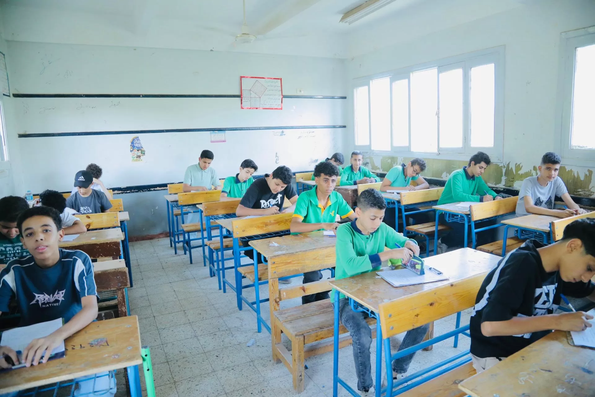 محافظ قنا يتفقد لجان امتحانات الشهادة الإعدادية 24 - جريدة المساء