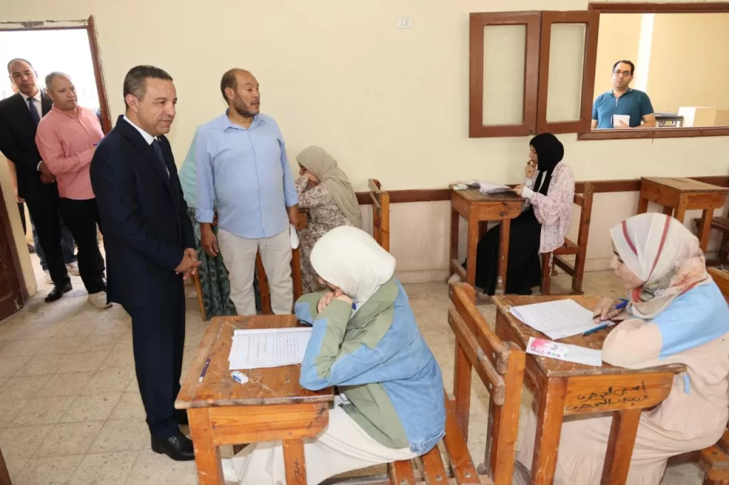 محافظ المنوفية يحيل مدير تعليم بركة السبع و مدير مدرسة الشهيد البدري للتحقيق 23 - جريدة المساء
