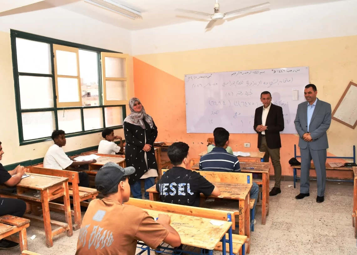 محافظ أسوان يتفقد لجان إمتحانات الإعدادية للإطمئنان على إنتظامها وتوفير الأجواء المناسبة 20 - جريدة المساء محافظ أسوان يتفقد لجان إمتحانات الإعدادية للإطمئنان على إنتظامها وتوفير الأجواء المناسبة 19 - جريدة المساء