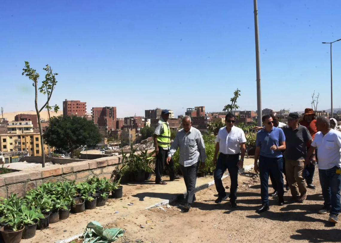 محافظ أسوان يتفقد أعمال تطوير مسجد الطابية والمنطقة المحيطة به 18 - جريدة المساء