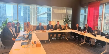 نائب وزير الصحة ناقش استراتيجية الصحة الرقمية مع PWC العالمية في دبي 1 - جريدة المساء