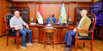 محافظ كفرالشيخ ناقش خطة عمل القافلة الطبية المجانية للأسر الأولى بالرعاية مع اللجنة الطبية العليا وبنك الشفاء المصري 1 - جريدة المساء