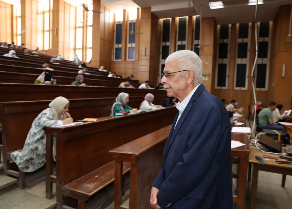 رئيس جامعة المنوفية يتفقد لجان الامتحان بكلية الحاسبات 19 - جريدة المساء