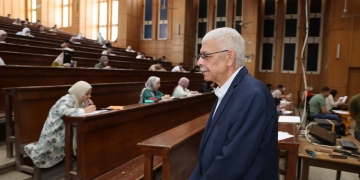 رئيس جامعة المنوفية يتفقد لجان الامتحان بكلية الحاسبات 1 - جريدة المساء