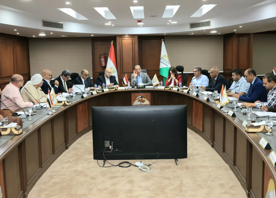 محافظ الجيزة يناقش طرح وحدات بسوق الجملة ب6 أكتوبر للمزاد العلني 20 - جريدة المساء محافظ الجيزة يناقش طرح وحدات بسوق الجملة ب6 أكتوبر للمزاد العلني 19 - جريدة المساء