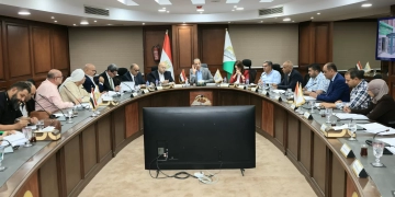 محافظ الجيزة يناقش طرح وحدات بسوق الجملة ب6 أكتوبر للمزاد العلني 2 - جريدة المساء محافظ الجيزة يناقش طرح وحدات بسوق الجملة ب6 أكتوبر للمزاد العلني 1 - جريدة المساء