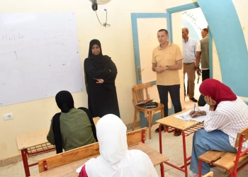 محافظ أسوان يفاجئ مدرسة كلابشة الجديدة ببحيرة ناصر لمتابعة إمتحانات الشهادة الإعدادية 26 - جريدة المساء محافظ أسوان يفاجئ مدرسة كلابشة الجديدة ببحيرة ناصر لمتابعة إمتحانات الشهادة الإعدادية 25 - جريدة المساء