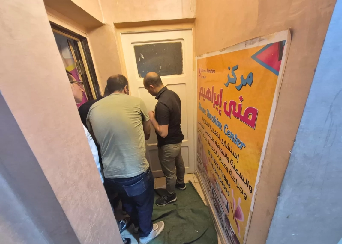 الصحة: اغلاق 3 منشآت طبية غير مرخصة بالقليوبية والسويس وتضبط 3 منتحلات لصفة طبيب 19 - جريدة المساء الصحة: اغلاق 3 منشآت طبية غير مرخصة بالقليوبية والسويس وتضبط 3 منتحلات لصفة طبيب 18 - جريدة المساء