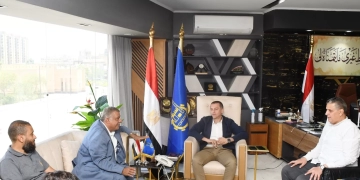 محافظ اسوان يلتقى مسئولى مصنع الأسمنت لبحث تنفيذ مشروع إنتاج الوقود البديل من المخلفات 1 - جريدة المساء