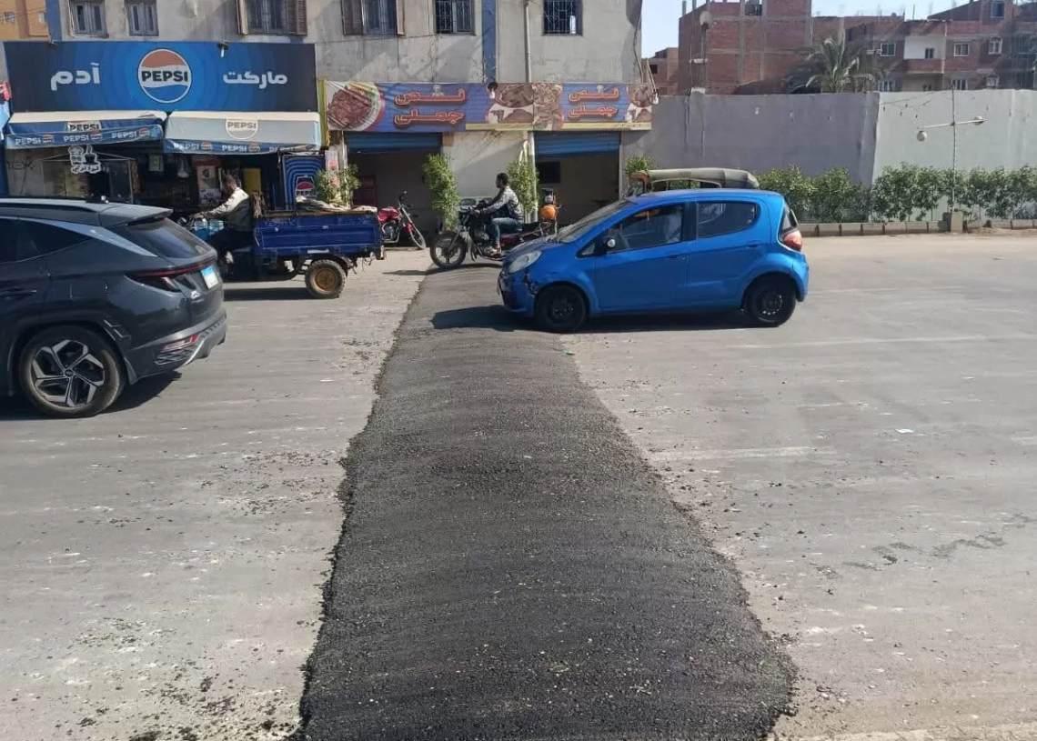 استجابةً لشكاوى المواطنين.. محافظة الجيزة تُنشئ مطبات صناعية بالطريق الأبيض ـ محور شريف إسماعيل 19 - جريدة المساء
