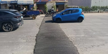 استجابةً لشكاوى المواطنين.. محافظة الجيزة تُنشئ مطبات صناعية بالطريق الأبيض ـ محور شريف إسماعيل 1 - جريدة المساء