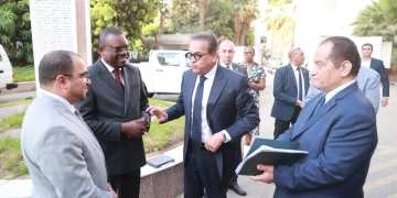 وزير الصحة استقبل مدير عام المركز الأفريقي لمكافحة الأمراض لتعزيز التعاون في الطب الوقائي 1 - جريدة المساء