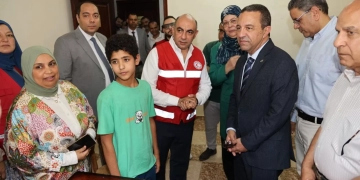 محافظ المنوفية يتفقد القافلة الطبية للهلال الأحمر بـ " أحداث " قويسنا 1 - جريدة المساء