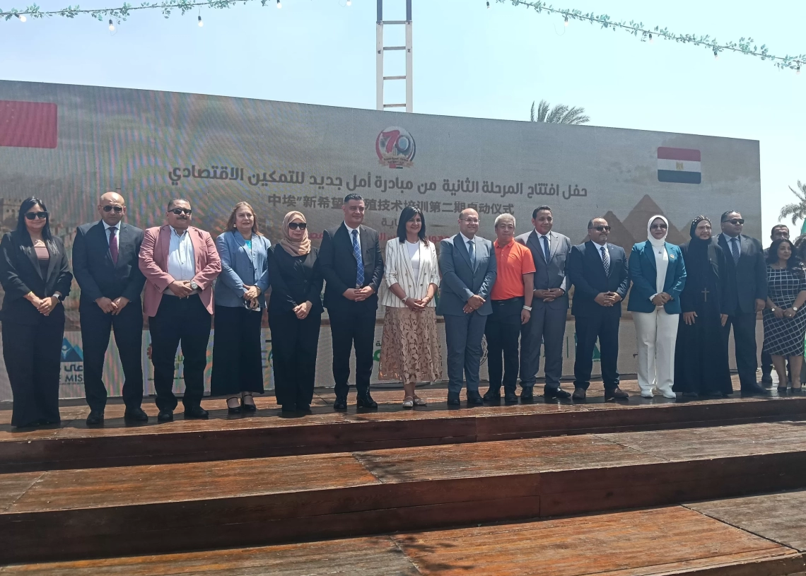 نائب محافظ الجيزة ورئيس "الوطني للعمل الاهلي" والسفير الصيني يشهدون المرحلة الثانية من مبادرة "أمل جديد للتمكين الاقتصادي" بقرية منيل شيحة 19 - جريدة المساء