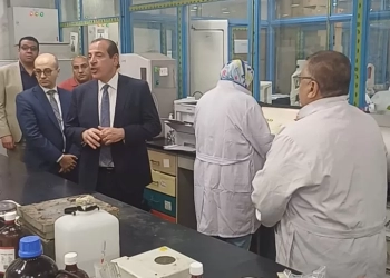 نائب وزير الصحة تفقد معامل الصحة العامة ويهنئها باعتماد فحوص الأغذية والمياه من اللجنة العليا بالمجلس الوطني للاعتماد 27 - جريدة المساء