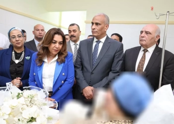 فى لفتة إنسانية وزيرة التنمية المحلية والبيئة ومحافظ كفرالشيخ ورئيسة المجلس القومي للمرأة يطمئنون على رئيسة قرية تفتيش أبوسكين 31 - جريدة المساء