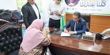 فى إطار مبادرة " كلنا عندك".. «الغريب» يلتقى 115 مواطنا علي مدار 6 ساعات و يستجيب لشكواهم بقرارات عاجلة و حلول فورية 1 - جريدة المساء