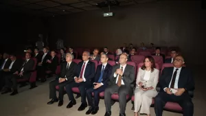 محافظ الجيزة يصطحب الوفد الصيني في جولة بالمنطقة الأثرية للأهرامات 21 - جريدة المساء