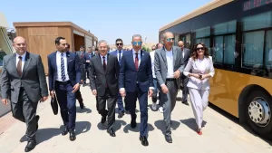 محافظ الجيزة يصطحب الوفد الصيني في جولة بالمنطقة الأثرية للأهرامات 17 - جريدة المساء