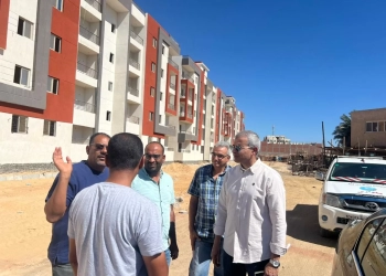 رئيس مياه البحر الأحمر يتابع أعمال توصيل شبكات مجمع خدمات الجملة وعمارات البداري بالغردقة 19 - جريدة المساء